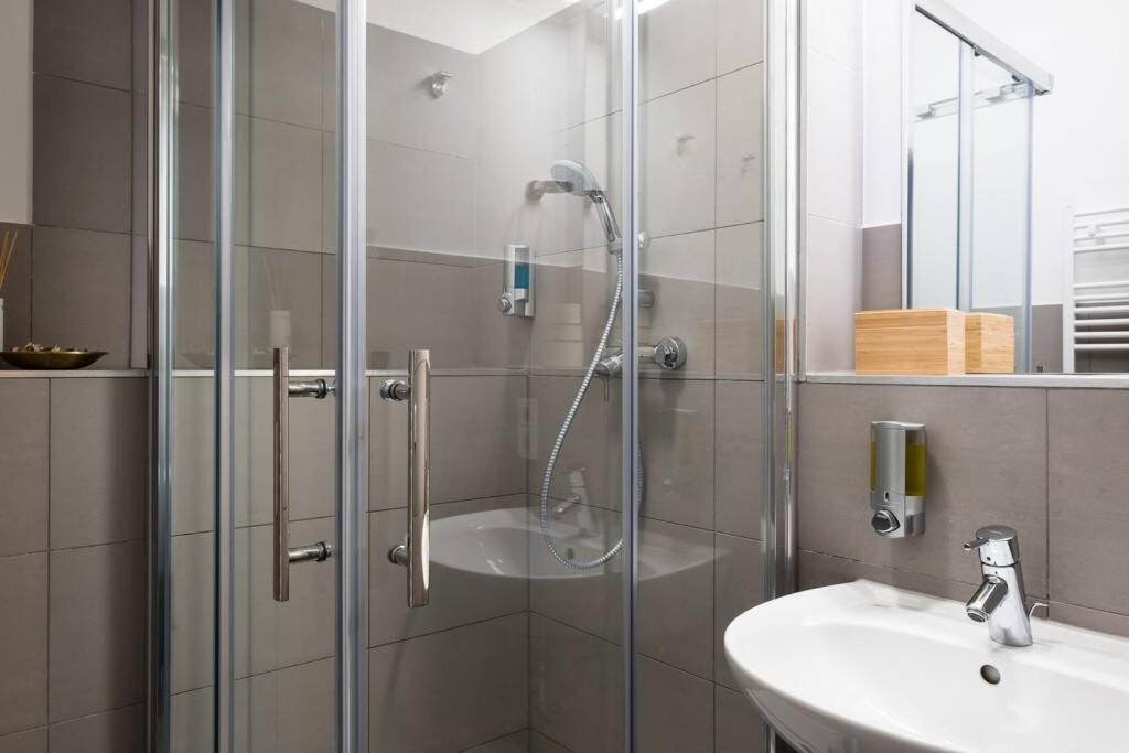 Sc 05 By Rockchair Apartments L Superhost Status L 2 Bedrooms Boxspringbeds Balcony Elevator - Cozy Family & Business Flair Welcomes You! Берлин Экстерьер фото